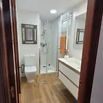 Con Cocina Abierta Y Vistas Verdes Lejlighed