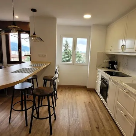 Con Cocina Abierta Y Vistas Verdes * Oviedo