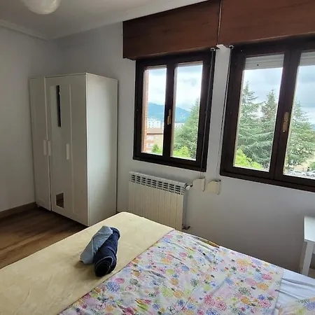 Con Cocina Abierta Y Vistas Verdes *