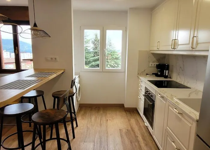 Con Cocina Abierta Y Vistas Verdes * Oviedo