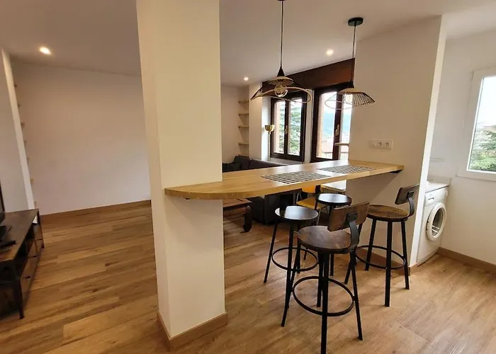 Con Cocina Abierta Y Vistas Verdes *